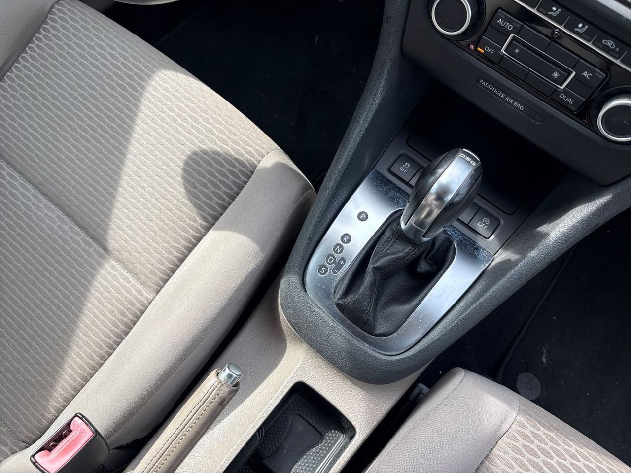 Volkswagen Golf 1.6 TDI 105 DSG Advance BMotion Tech - Foto 13