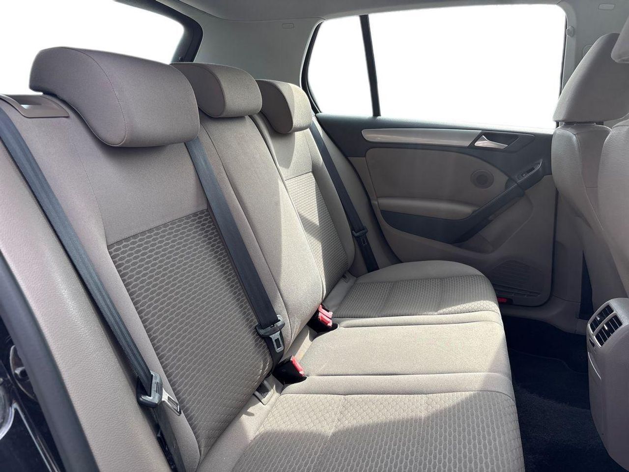 Volkswagen Golf 1.6 TDI 105 DSG Advance BMotion Tech - Foto 18