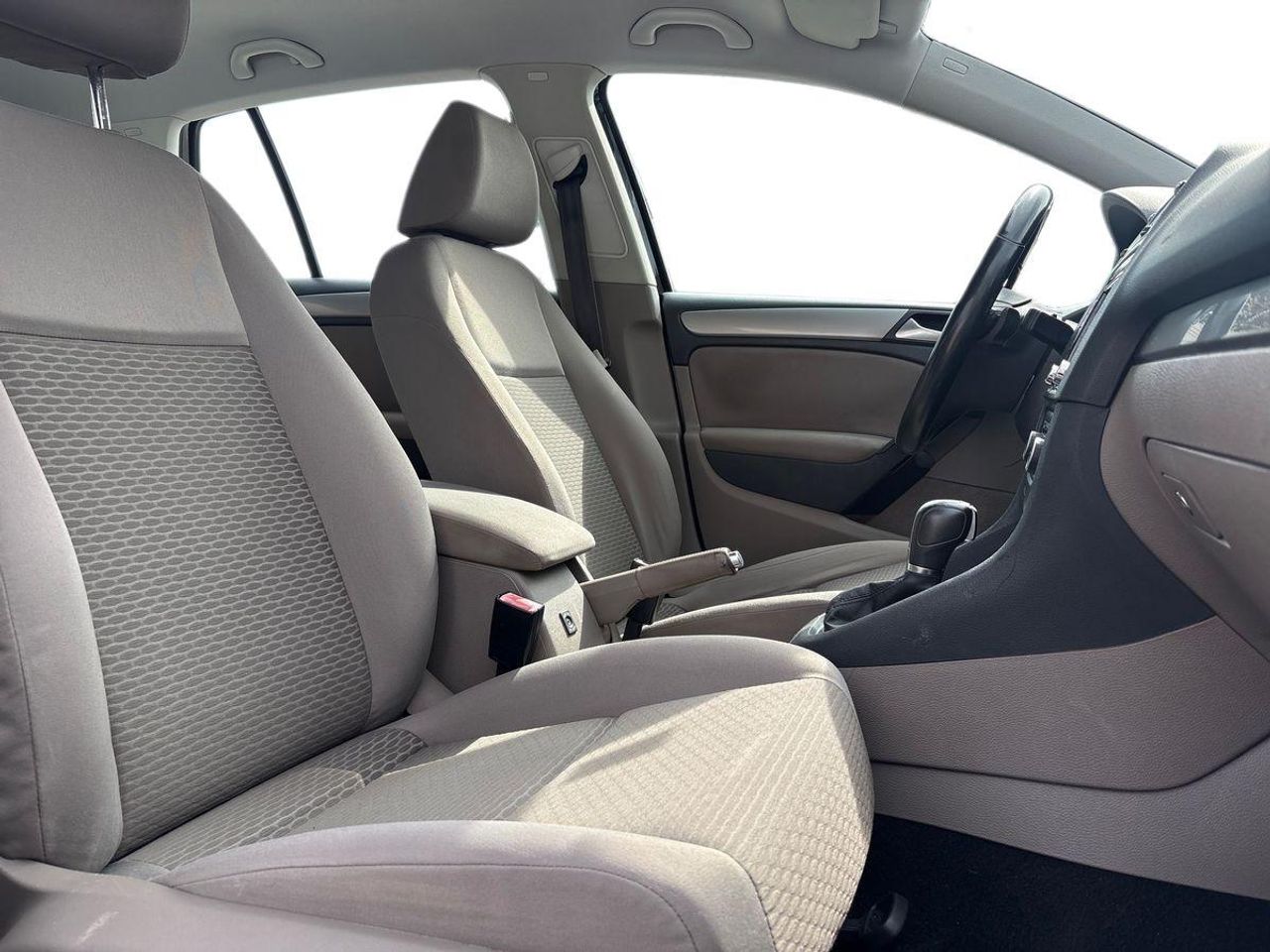 Volkswagen Golf 1.6 TDI 105 DSG Advance BMotion Tech - Foto 17