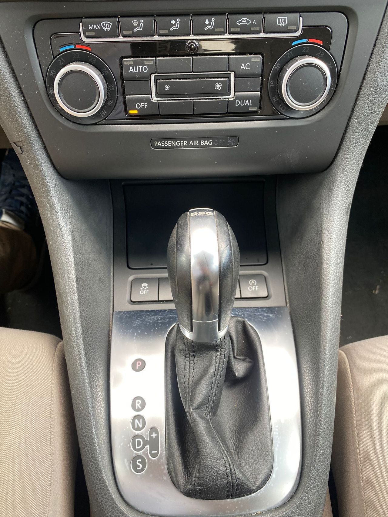 Volkswagen Golf 1.6 TDI 105 DSG Advance BMotion Tech - Foto 14