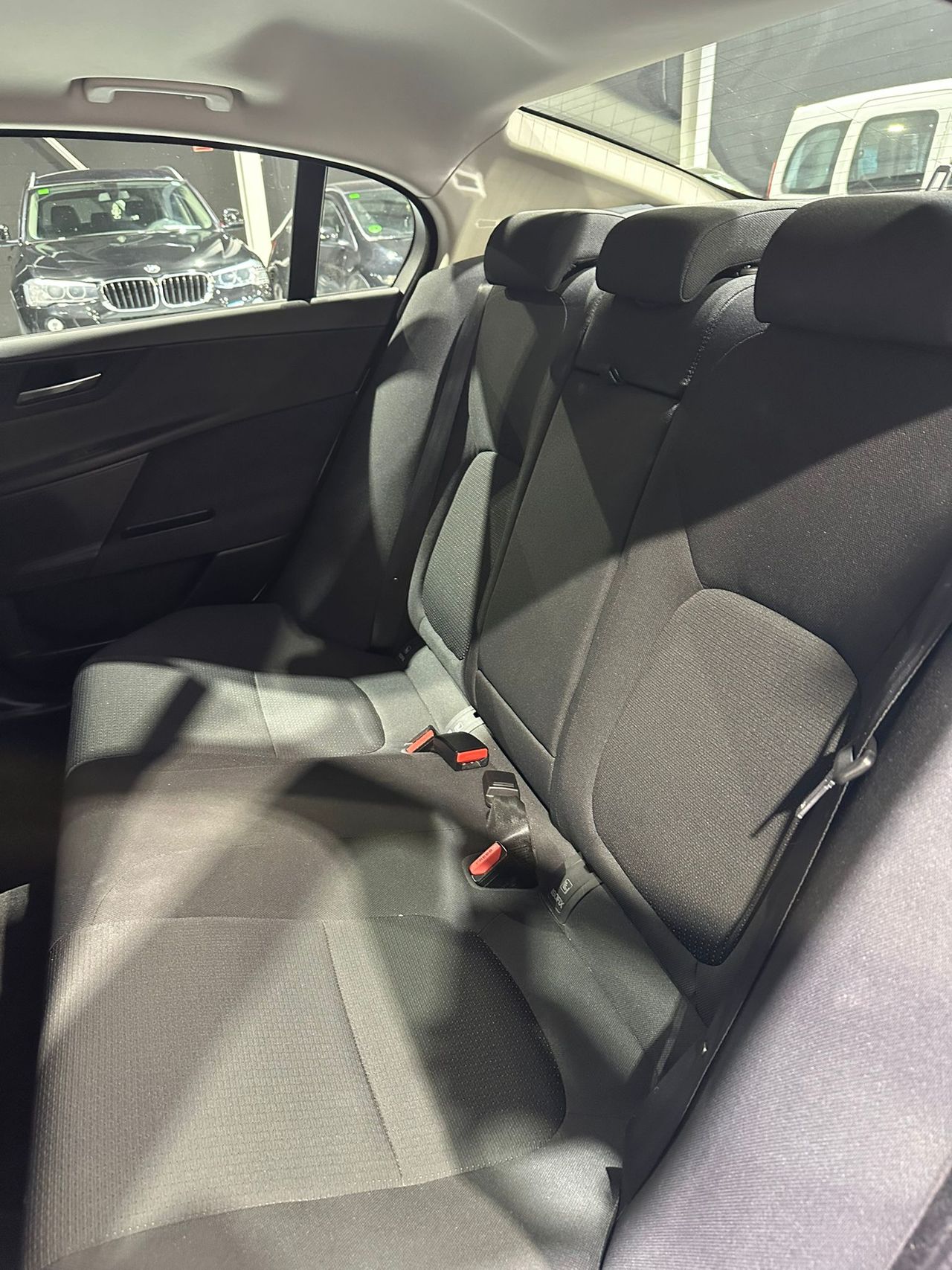 Jaguar XE 2.0 AJ200D Diesel Auto RWD XE Prestige - Foto 15