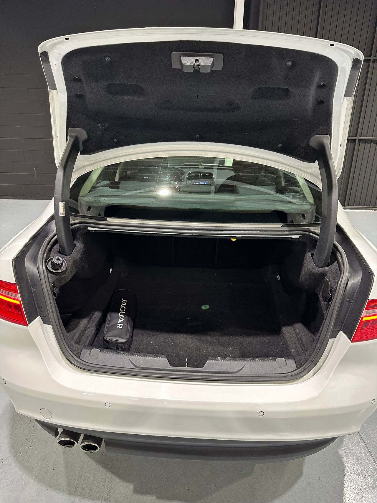 Jaguar XE 2.0 AJ200D Diesel Auto RWD XE Prestige - Foto 16