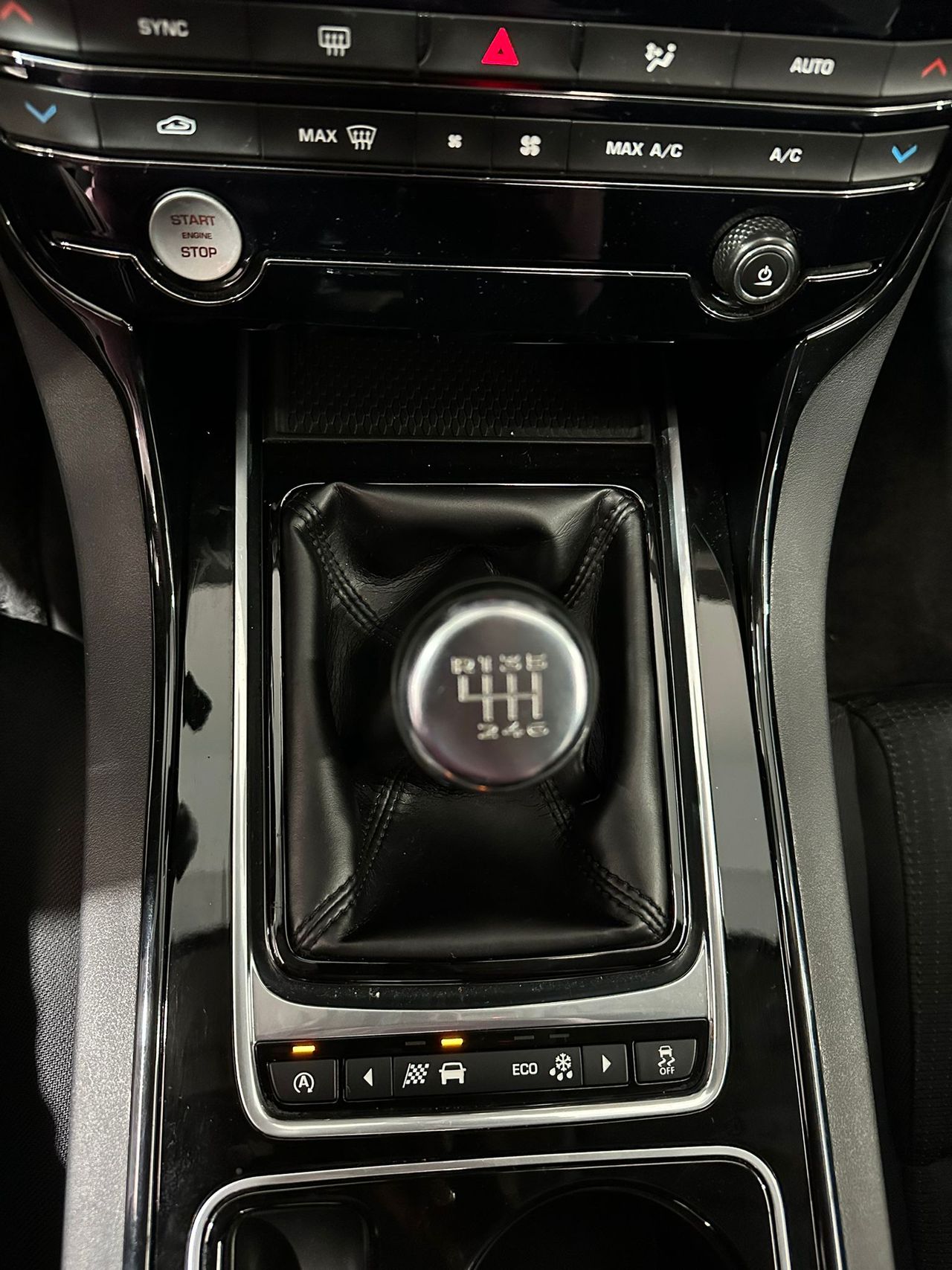 Jaguar XE 2.0 AJ200D Diesel RWD 180cv XE-Pure - Foto 19