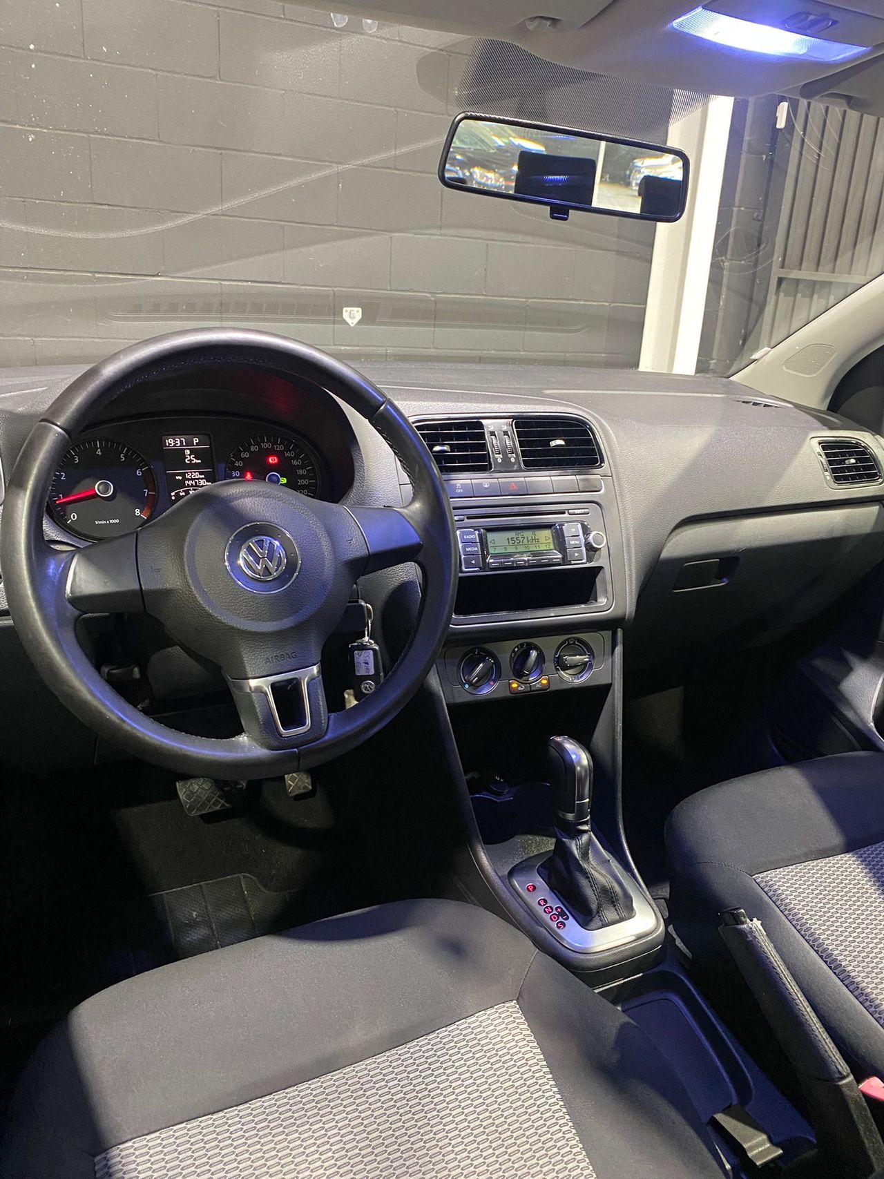 Volkswagen Polo 1.4 85cv DSG Advance - Foto 9