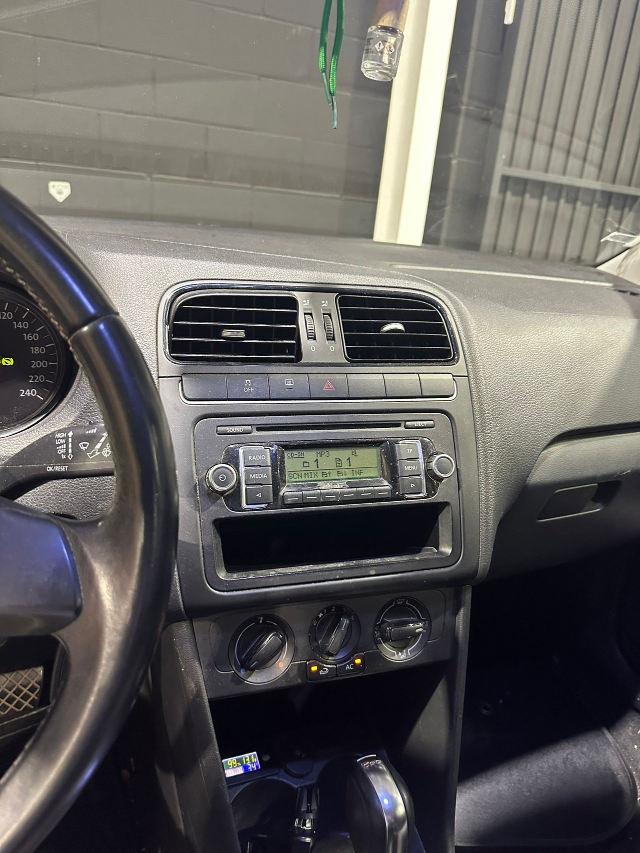 Volkswagen Polo 1.4 85cv DSG Advance - Foto 16