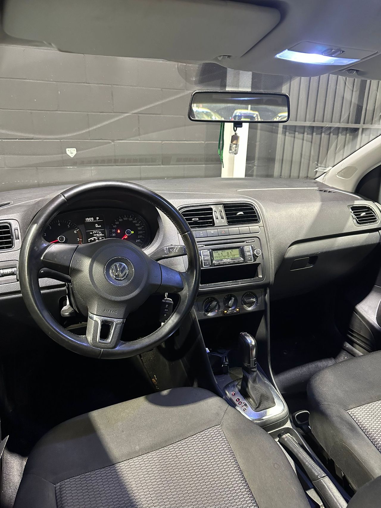 Volkswagen Polo 1.4 85cv DSG Advance - Foto 13