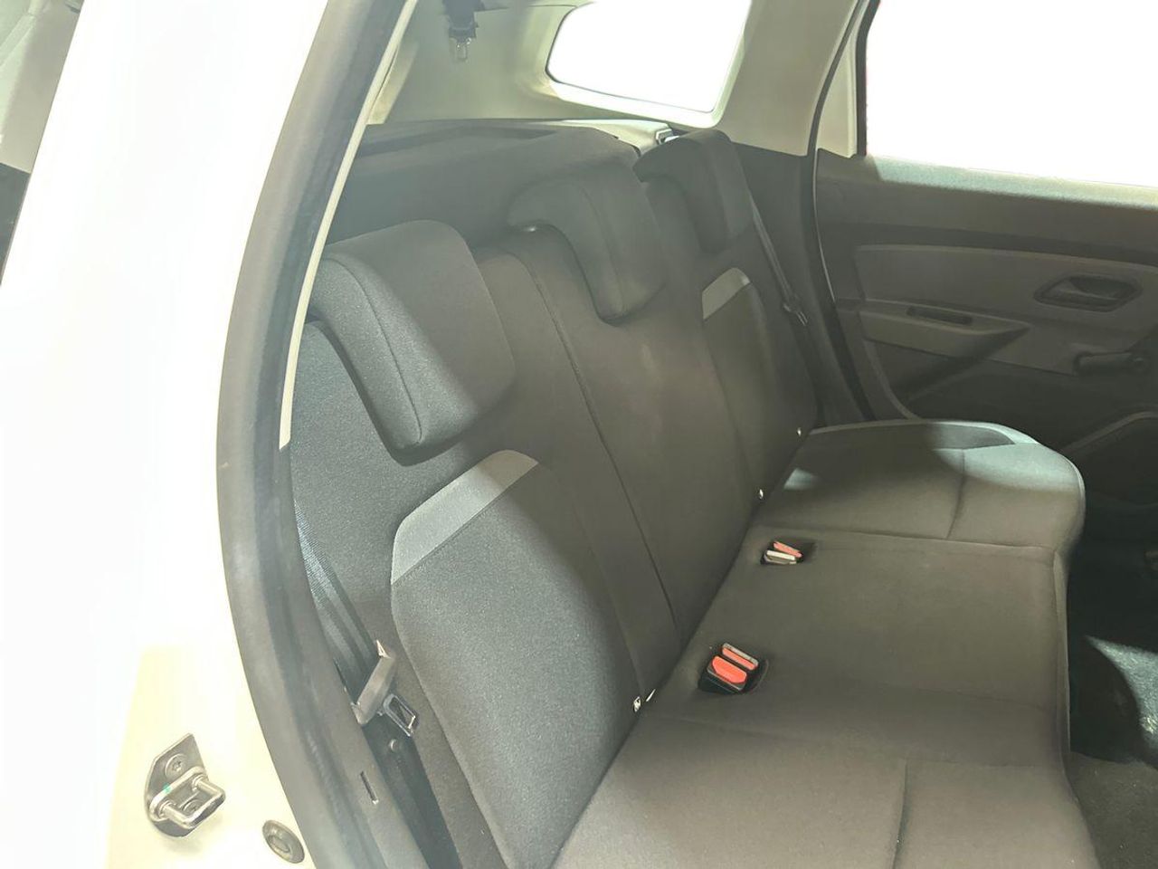 Dacia Duster Essential 1.6 84kW (114CV) 4X2 - Foto 18