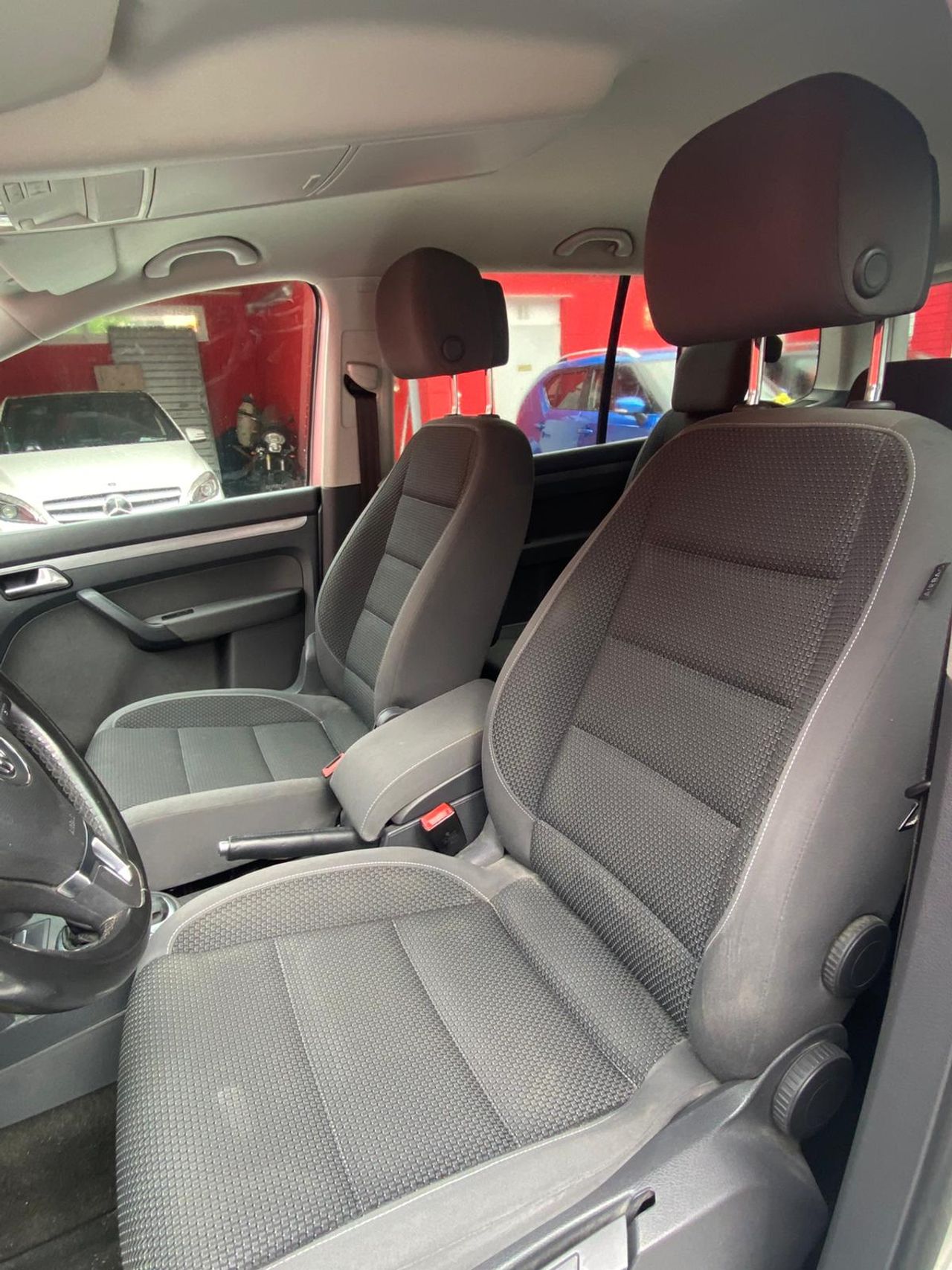 Volkswagen Touran 1.6 TDI 105cv DSG Advance Bmotion Tech - Foto 16