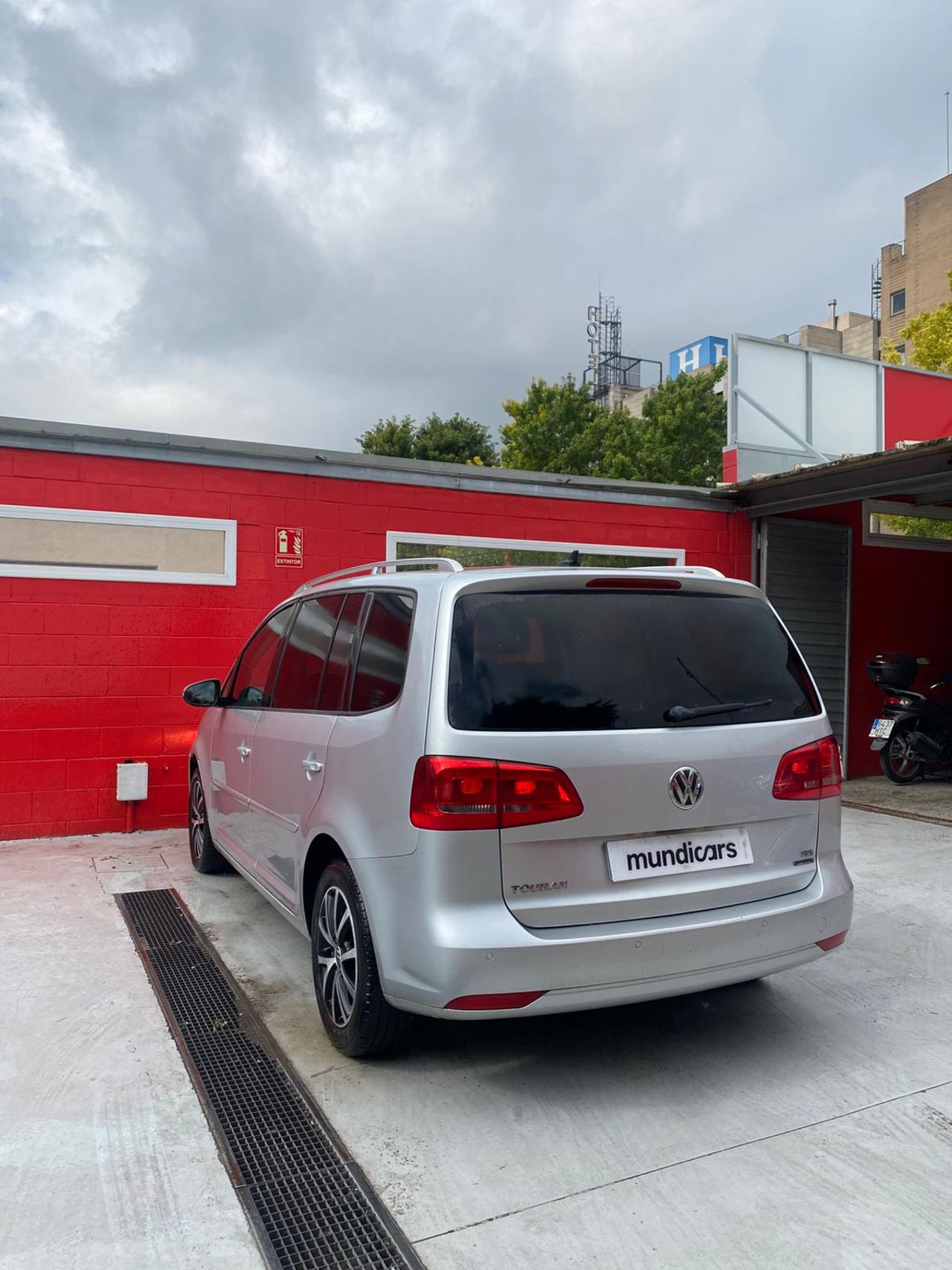 Volkswagen Touran 1.6 TDI 105cv DSG Advance Bmotion Tech - Foto 13