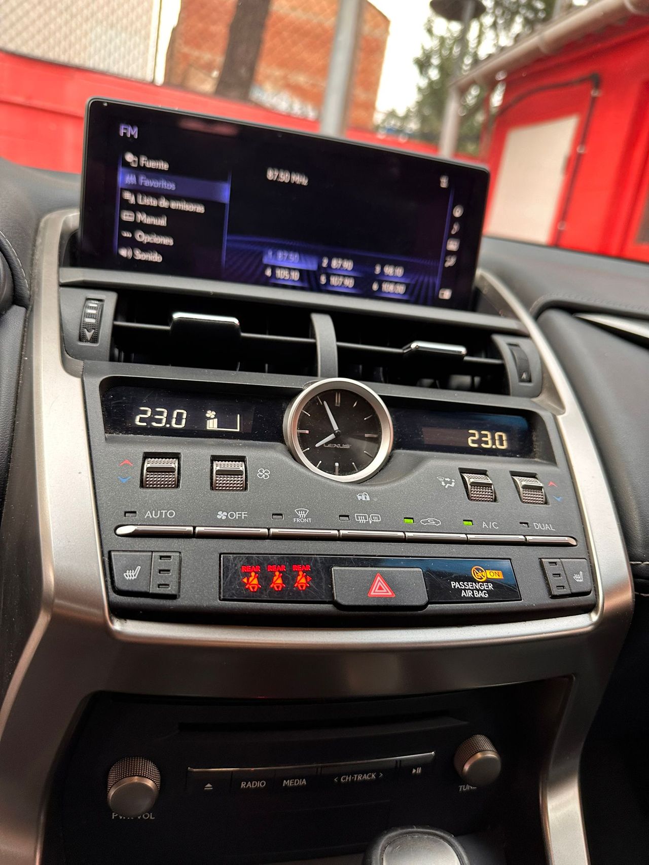 Lexus NX 2.5 300h Business Navigation 2WD - Foto 19