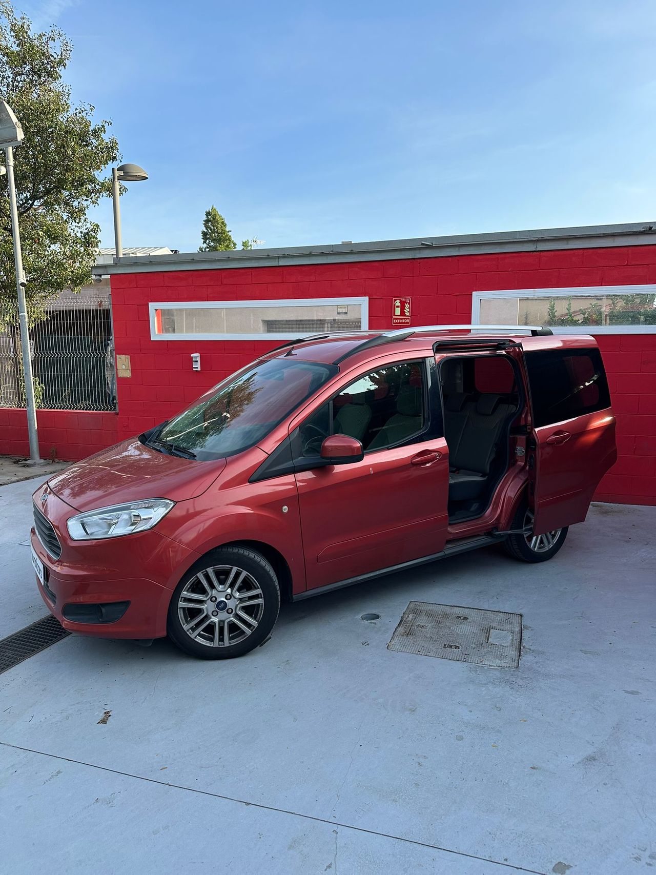 Ford Tourneo Courier 1.0 EcoBoost 100cv Titanium - Foto 8