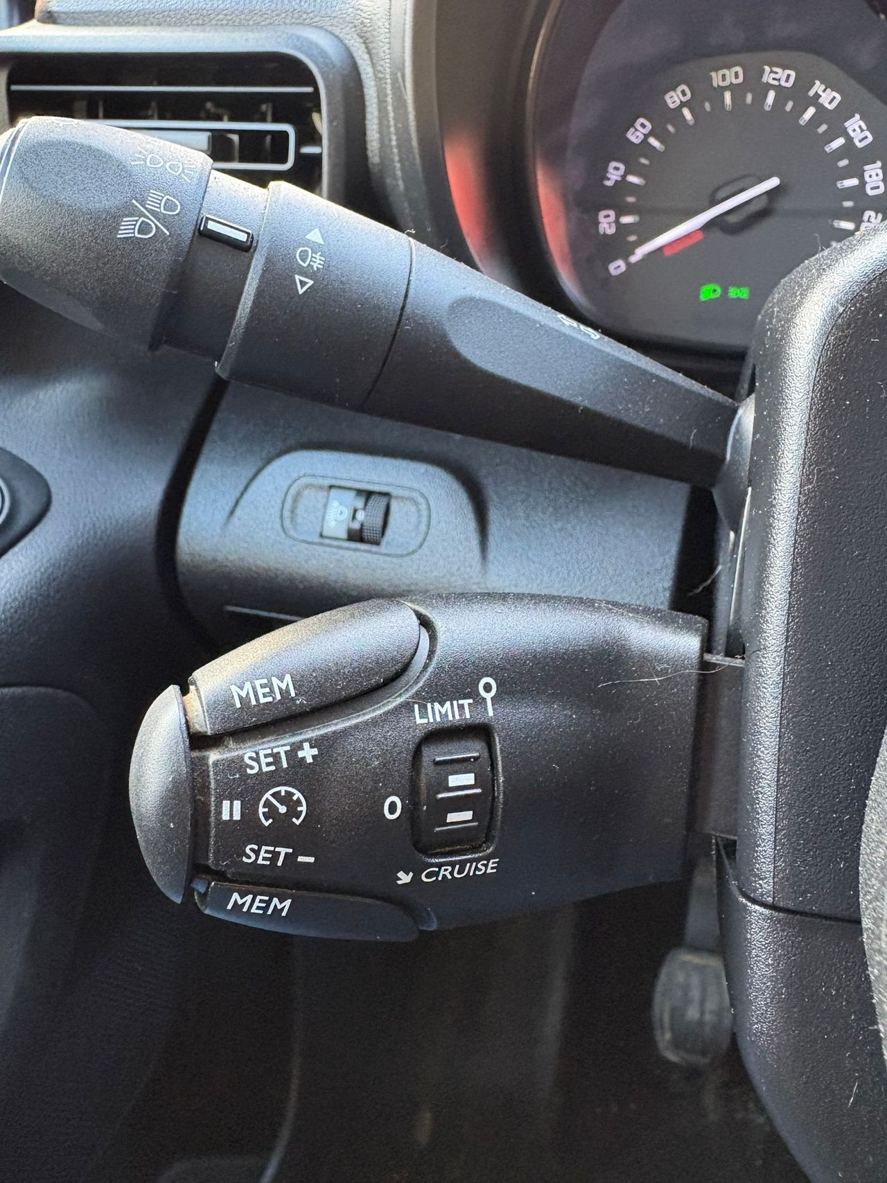 Citroën Berlingo Talla M bluehdi 100 s&s LIVE PACK  - Foto 20