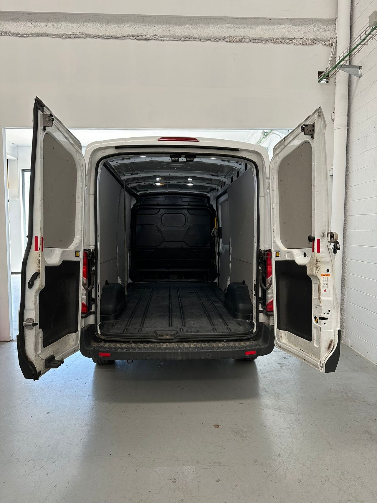 Ford Transit 350 L2H2 Van Ambiente FWD - Foto 14