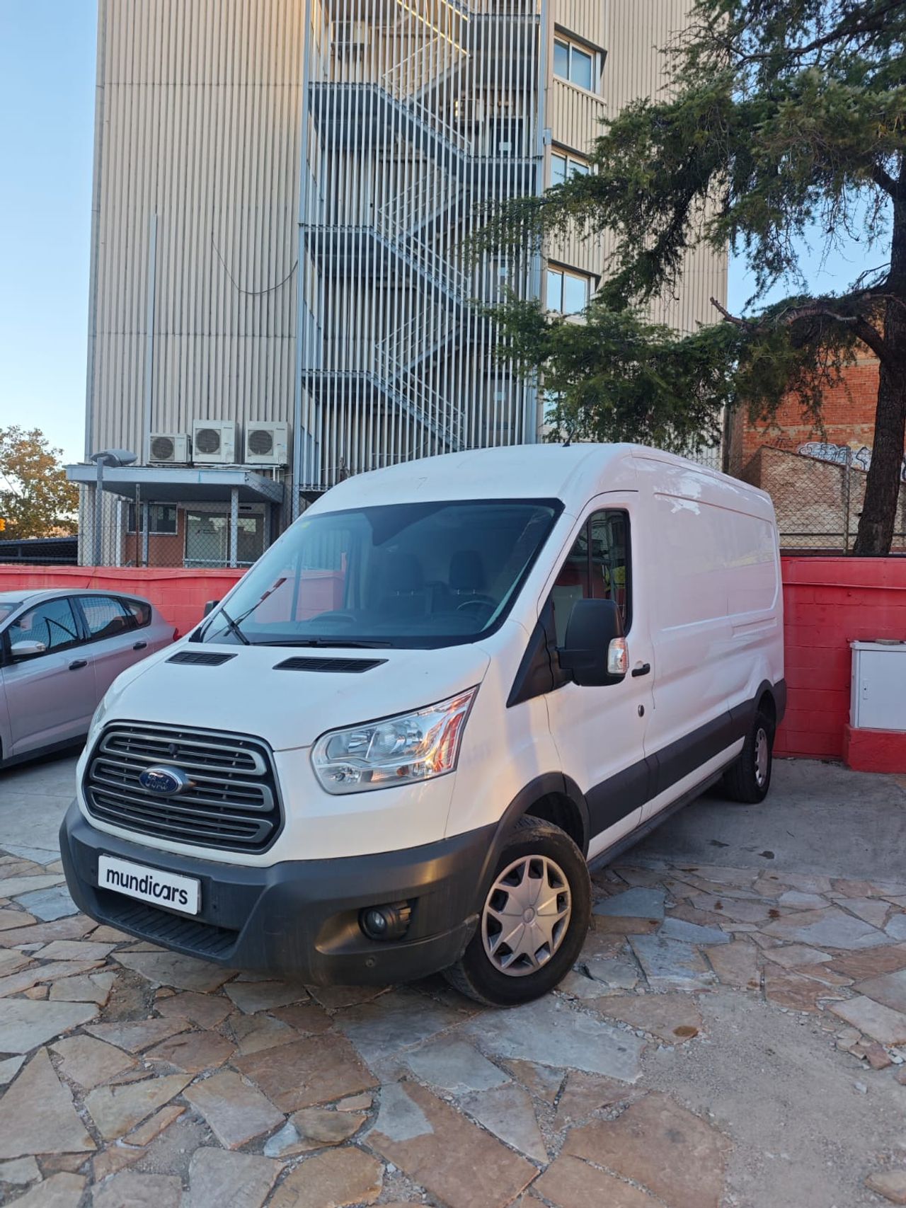 Ford Transit 350 L2H2 Van Ambiente FWD  - Foto 4