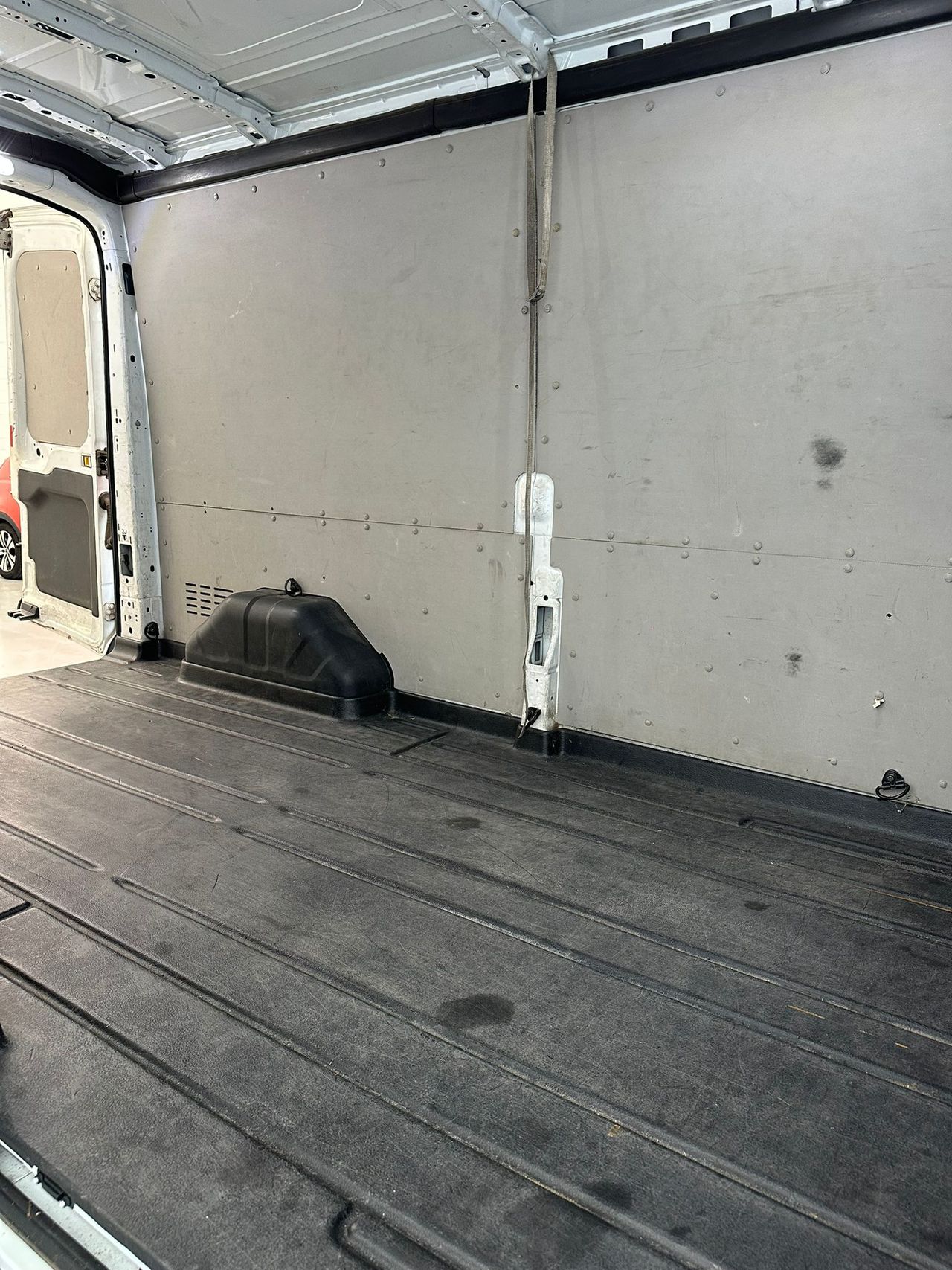 Ford Transit 350 L2H2 Van Ambiente FWD  - Foto 18