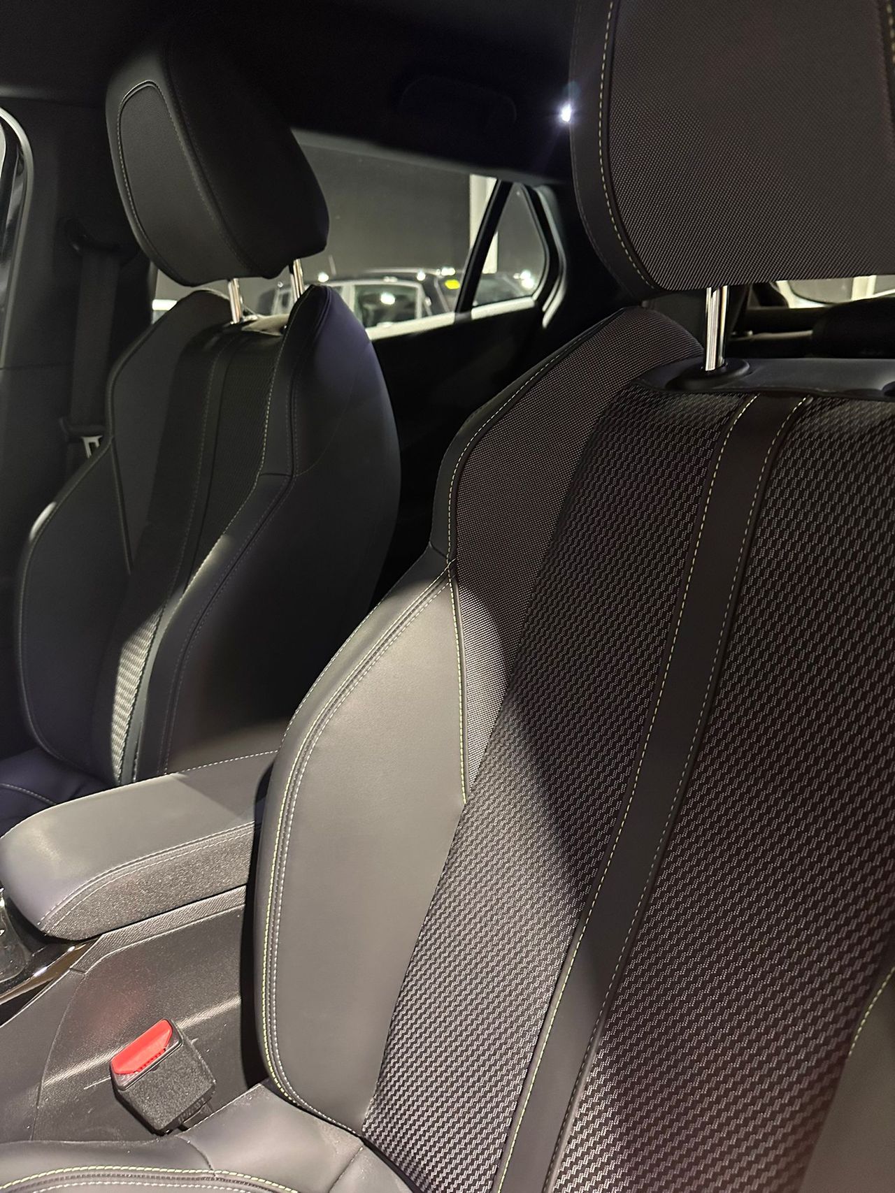 Peugeot 2008 GT BlueHDI 130 S&S EAT8 - Foto 16