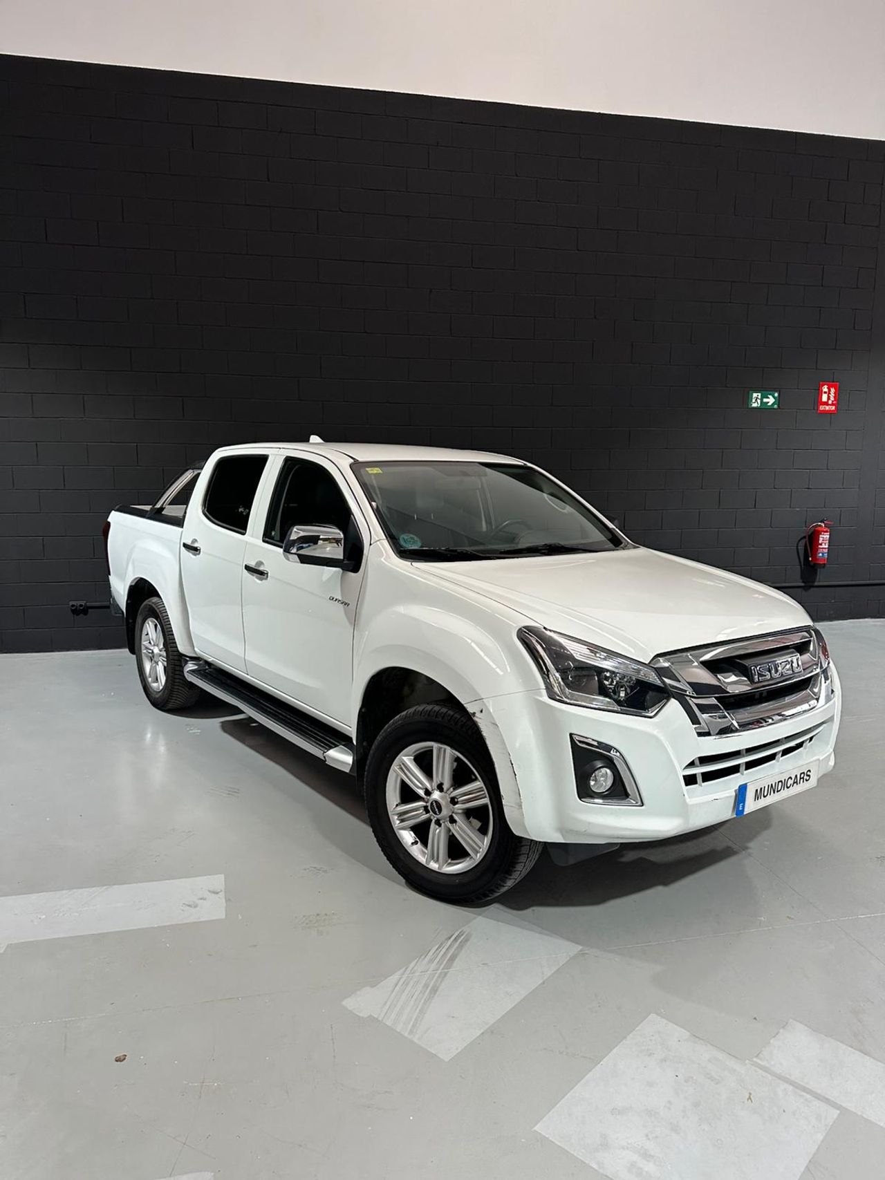 Isuzu D-Max 1.9 Turbodiesel Double Cab Premium+ 4WD  - Foto 3