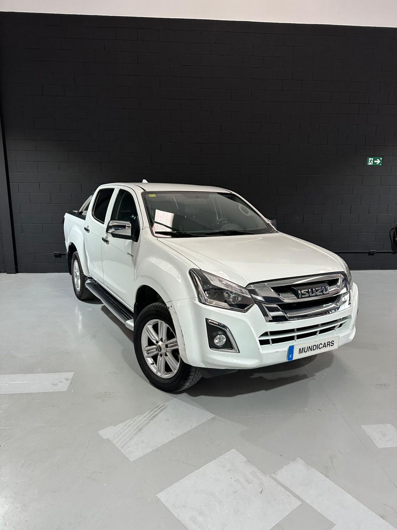 Isuzu D-Max 1.9 Turbodiesel Double Cab Premium+ 4WD  - Foto 5
