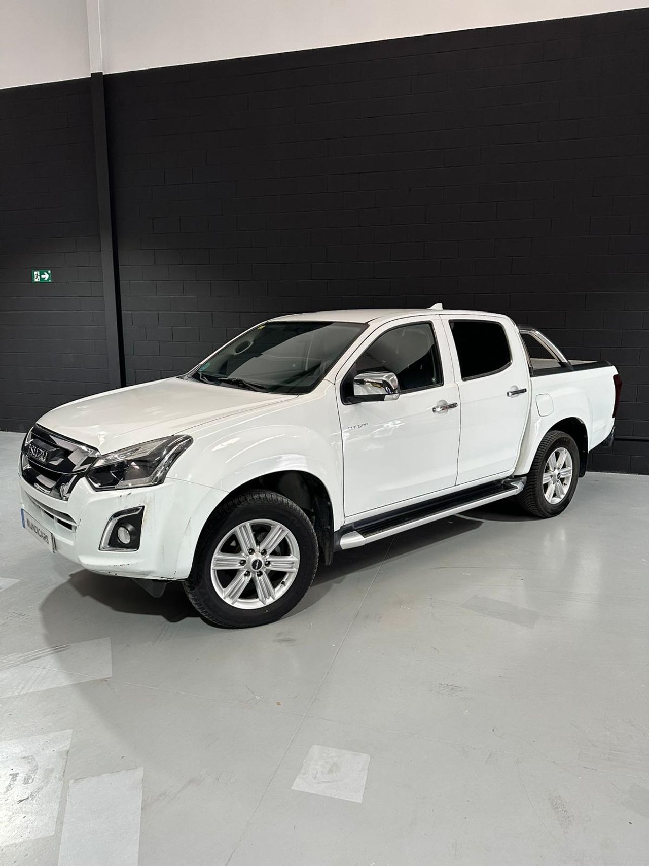 Isuzu D-Max 1.9 Turbodiesel Double Cab Premium+ 4WD  - Foto 8