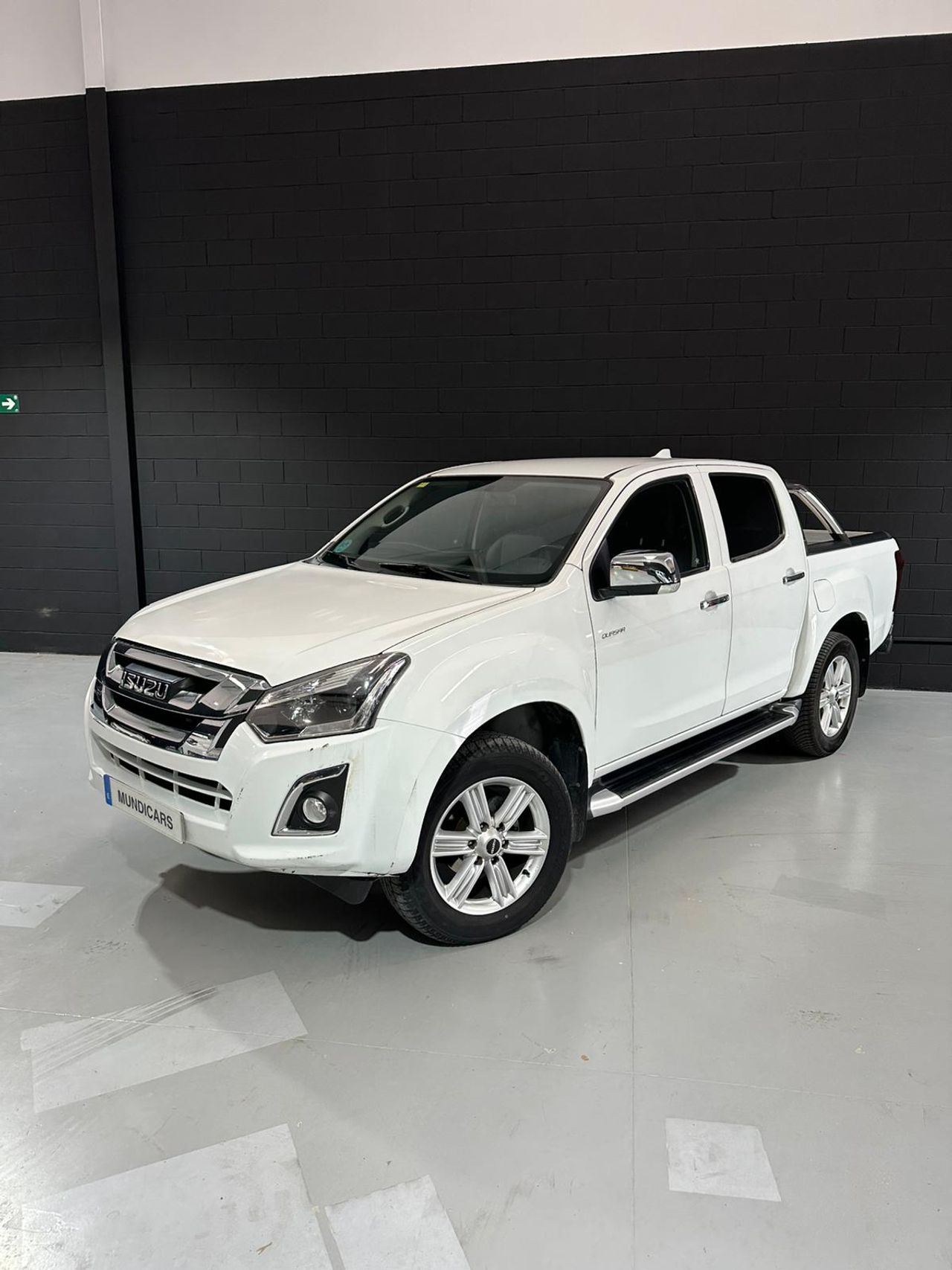 Isuzu D-Max 1.9 Turbodiesel Double Cab Premium+ 4WD  - Foto 7