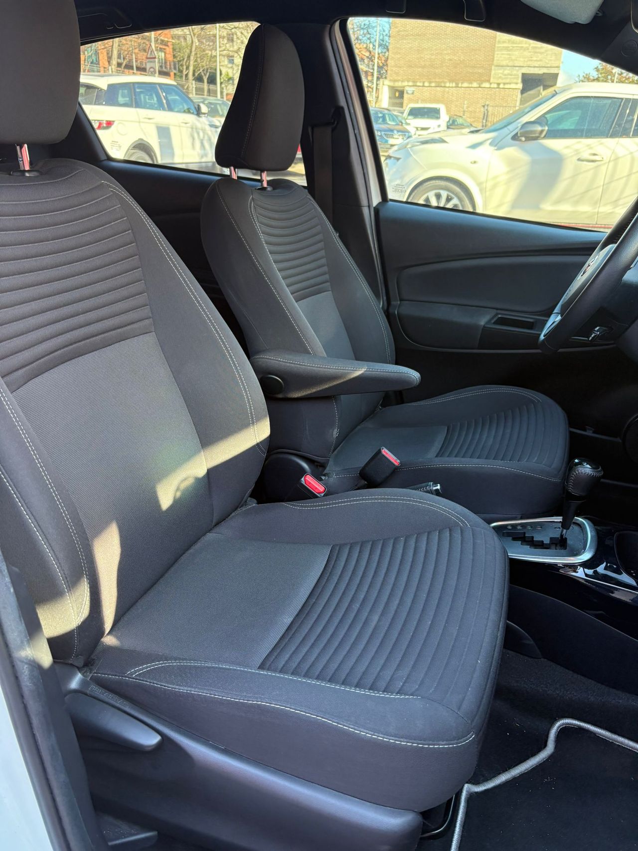 Toyota Yaris 1.5 Hybrid Advance - Foto 19