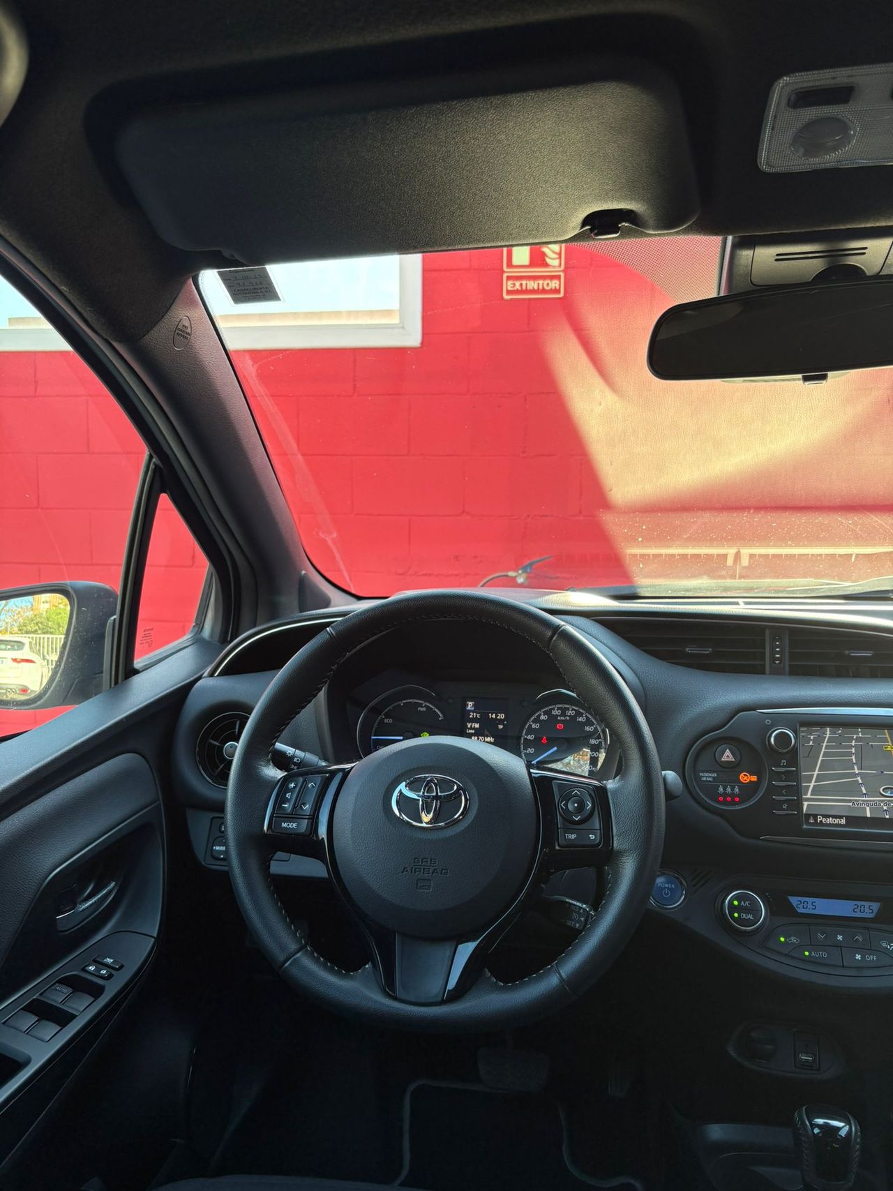 Toyota Yaris 1.5 Hybrid Advance - Foto 10