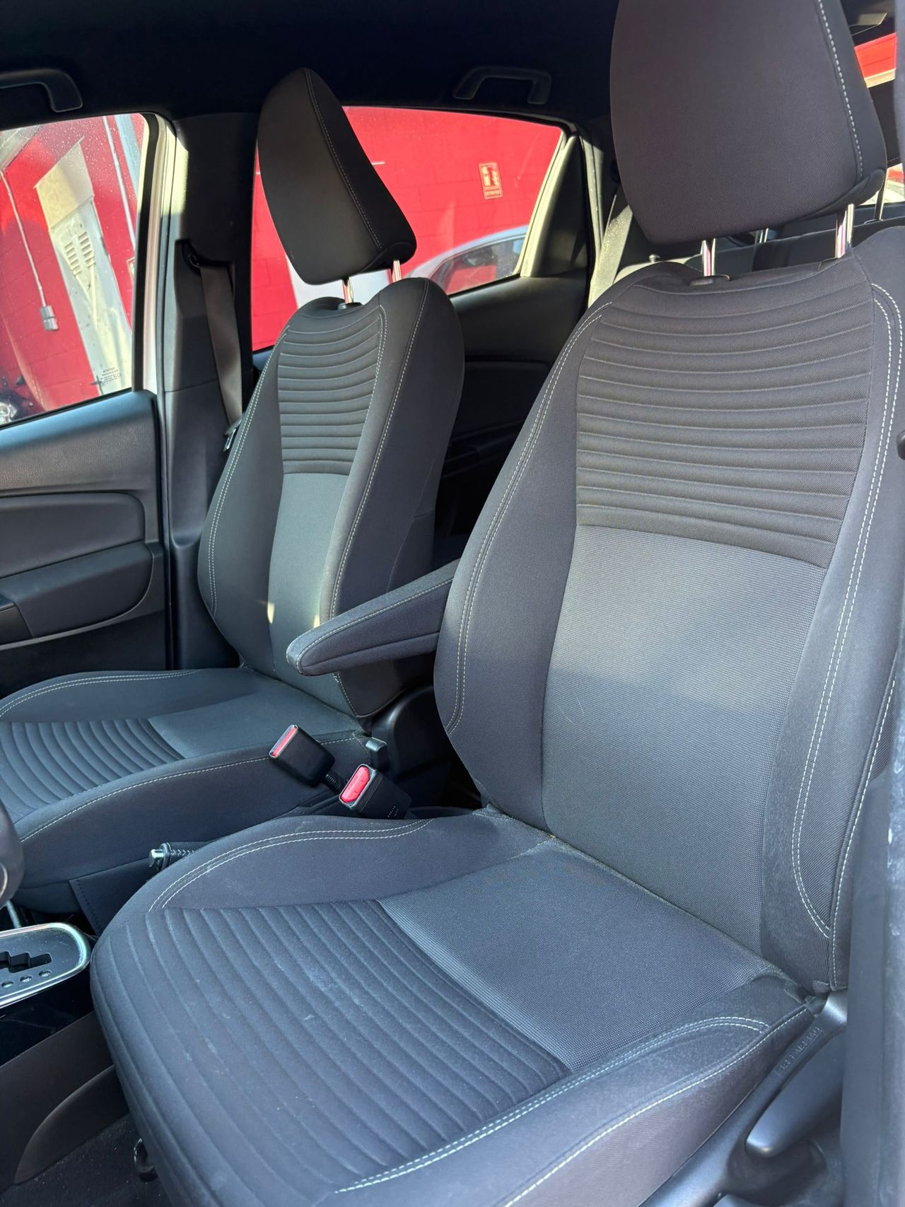 Toyota Yaris 1.5 Hybrid Advance - Foto 15