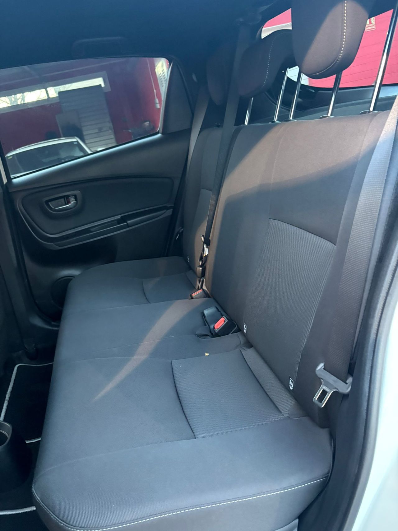 Toyota Yaris 1.5 Hybrid Advance - Foto 27