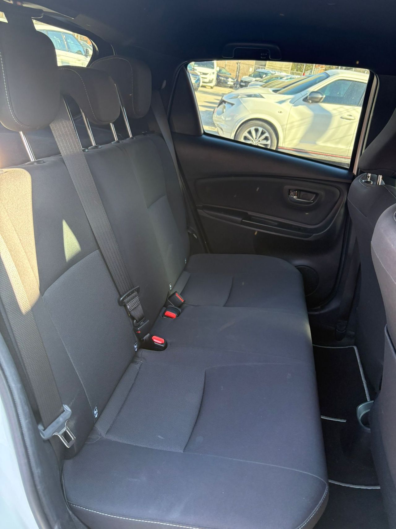 Toyota Yaris 1.5 Hybrid Advance - Foto 17