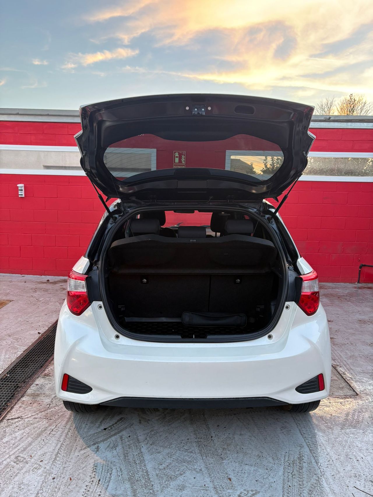 Toyota Yaris 1.5 Hybrid Advance - Foto 20