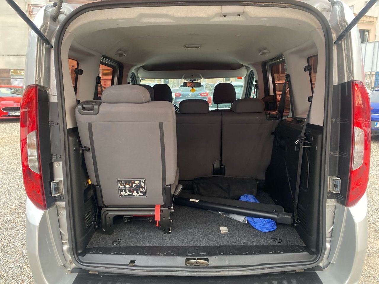 Fiat Doblò Panorama Lounge Largo 1.6 Mjet 120cv E6 - Foto 19