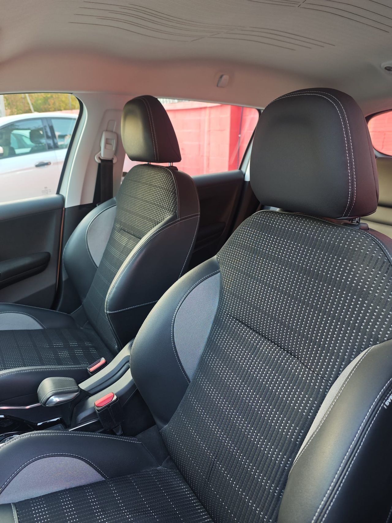 Peugeot 2008 Allure 1.6 e-HDi 115 - Foto 17