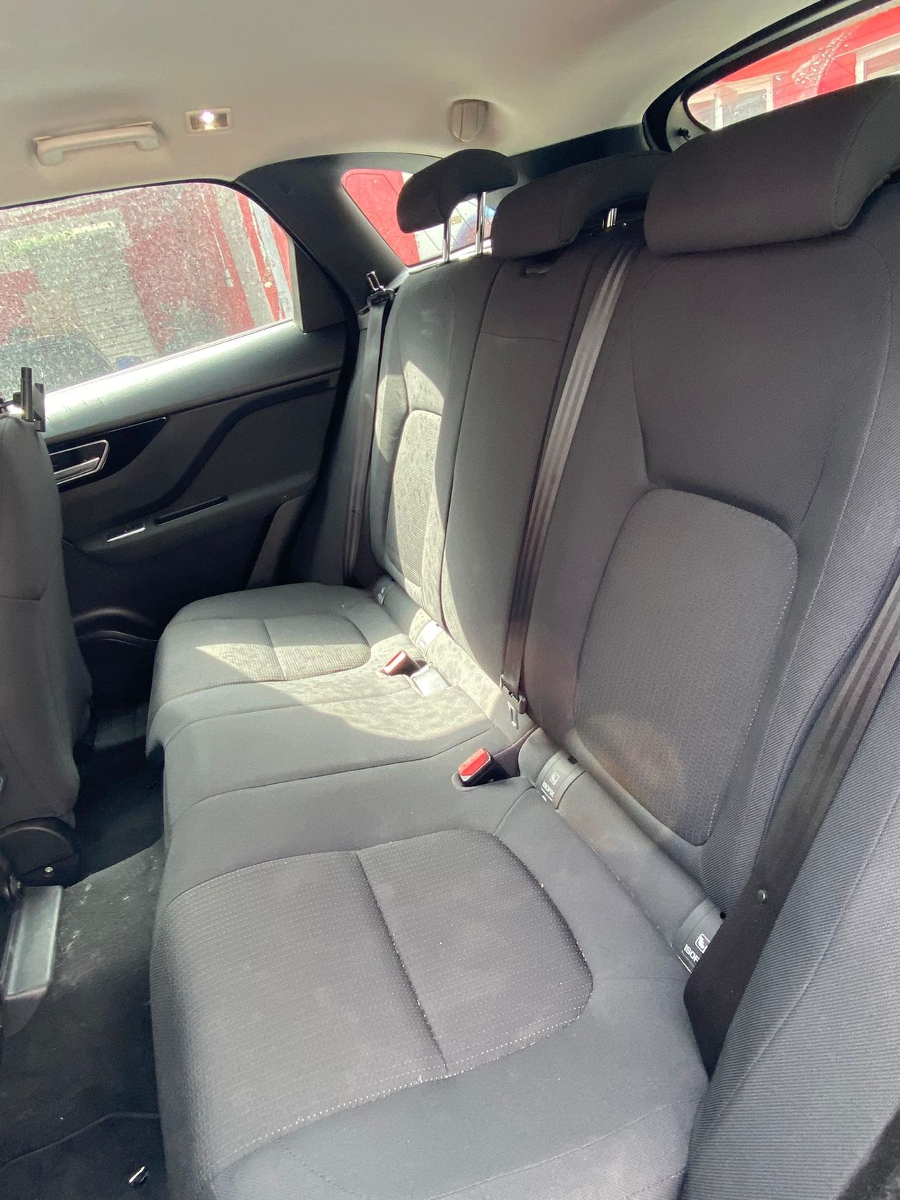 Jaguar F-Pace 2.0L i4D 132kW Portfolio Auto - Foto 15