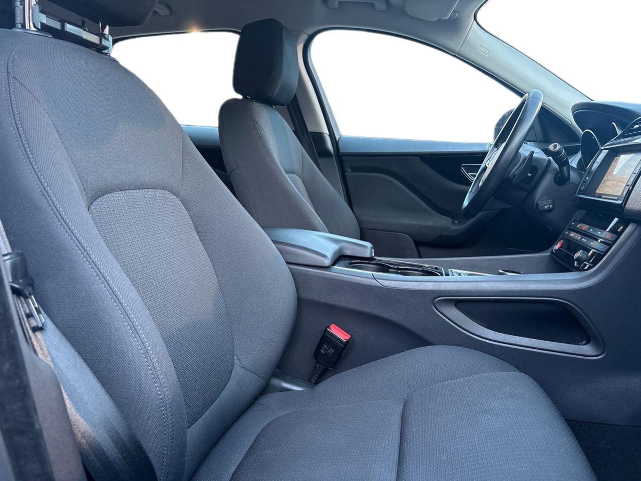 Jaguar F-Pace 2.0L i4D 132kW Portfolio Auto - Foto 17