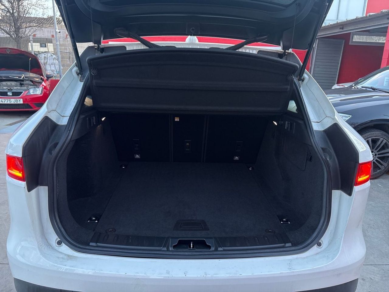 Jaguar F-Pace 2.0L i4D 132kW Portfolio Auto - Foto 20