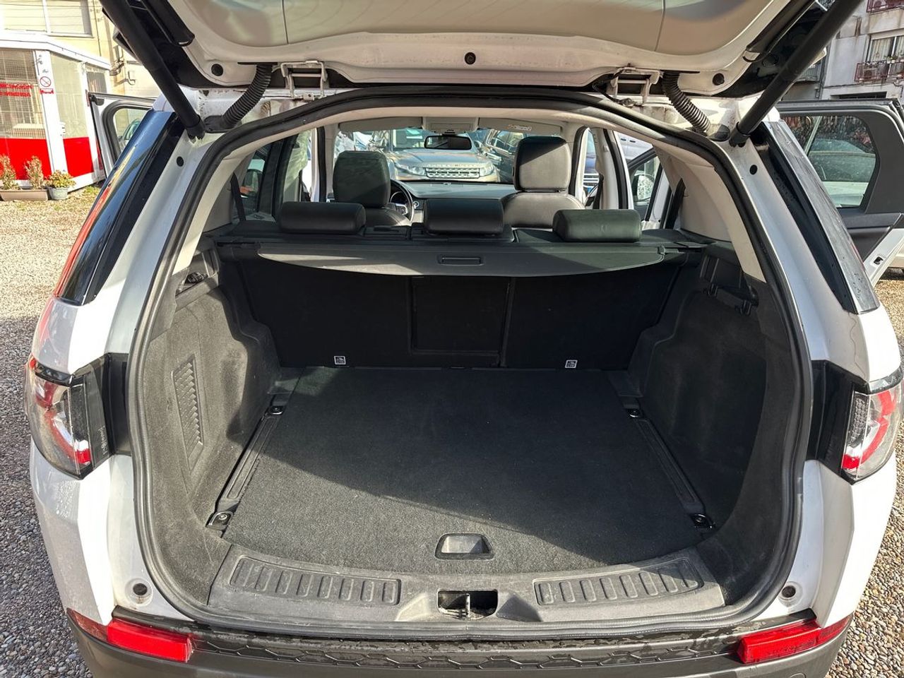 Land-Rover Discovery Sport 2.0L TD4 110kW (150CV) 4x4 HSE - Foto 17