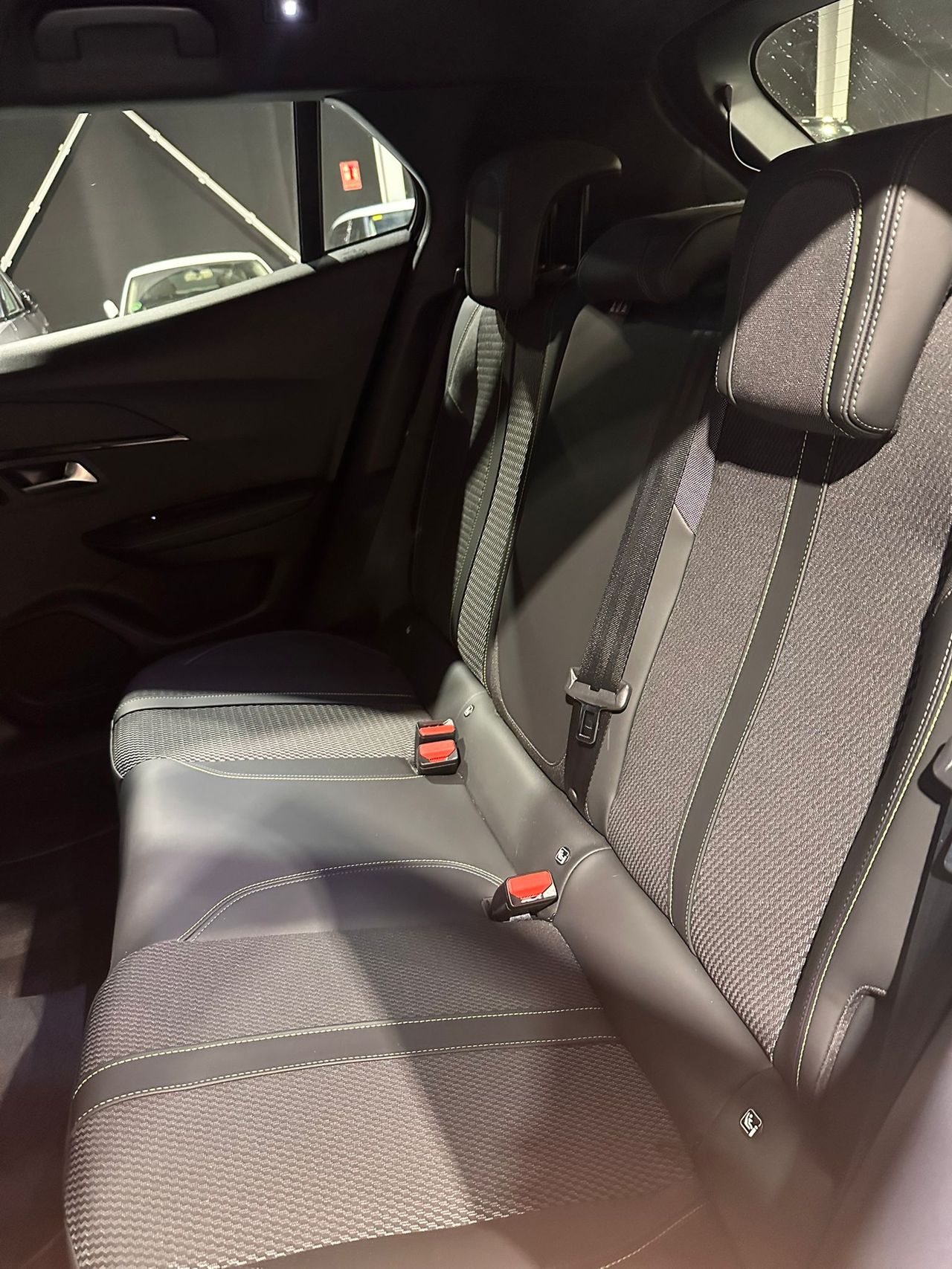 Peugeot 2008 GT BlueHDI 130 S&S EAT8 - Foto 17