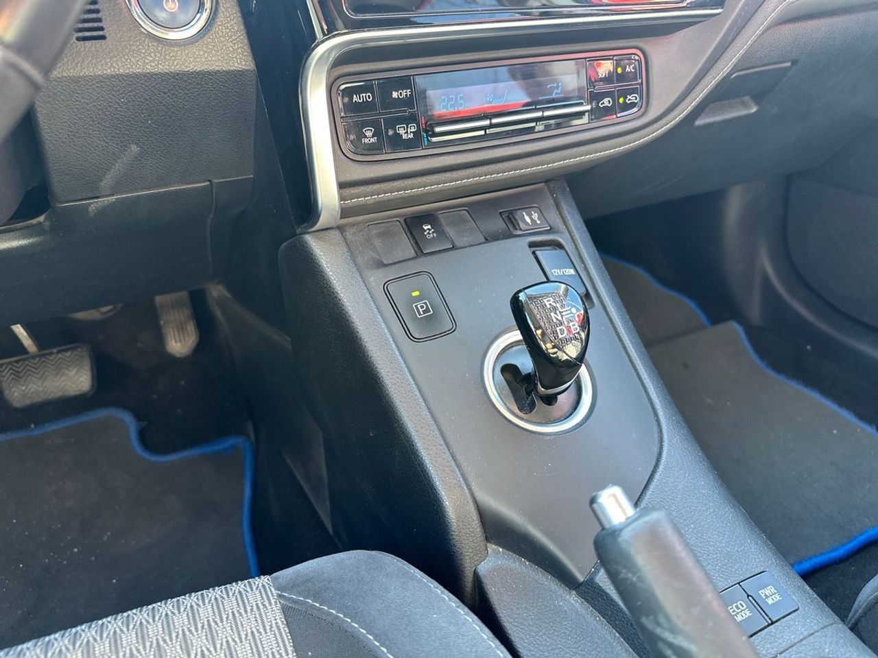 Toyota Auris 1.8 Hybrid Advance - Foto 13