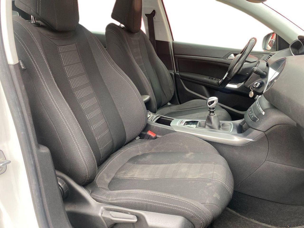 Peugeot 308 Allure 1.6 BlueHDi 120 - Foto 11