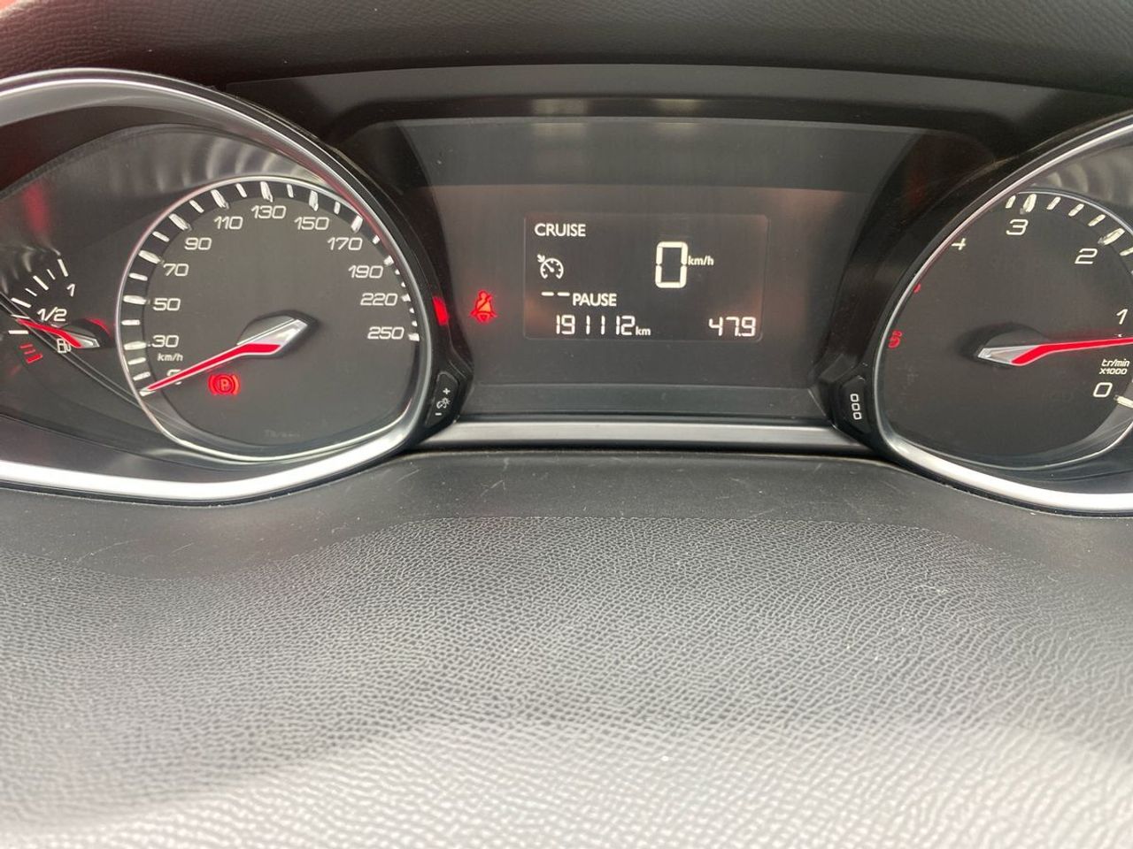 Peugeot 308 Allure 1.6 BlueHDi 120 - Foto 10