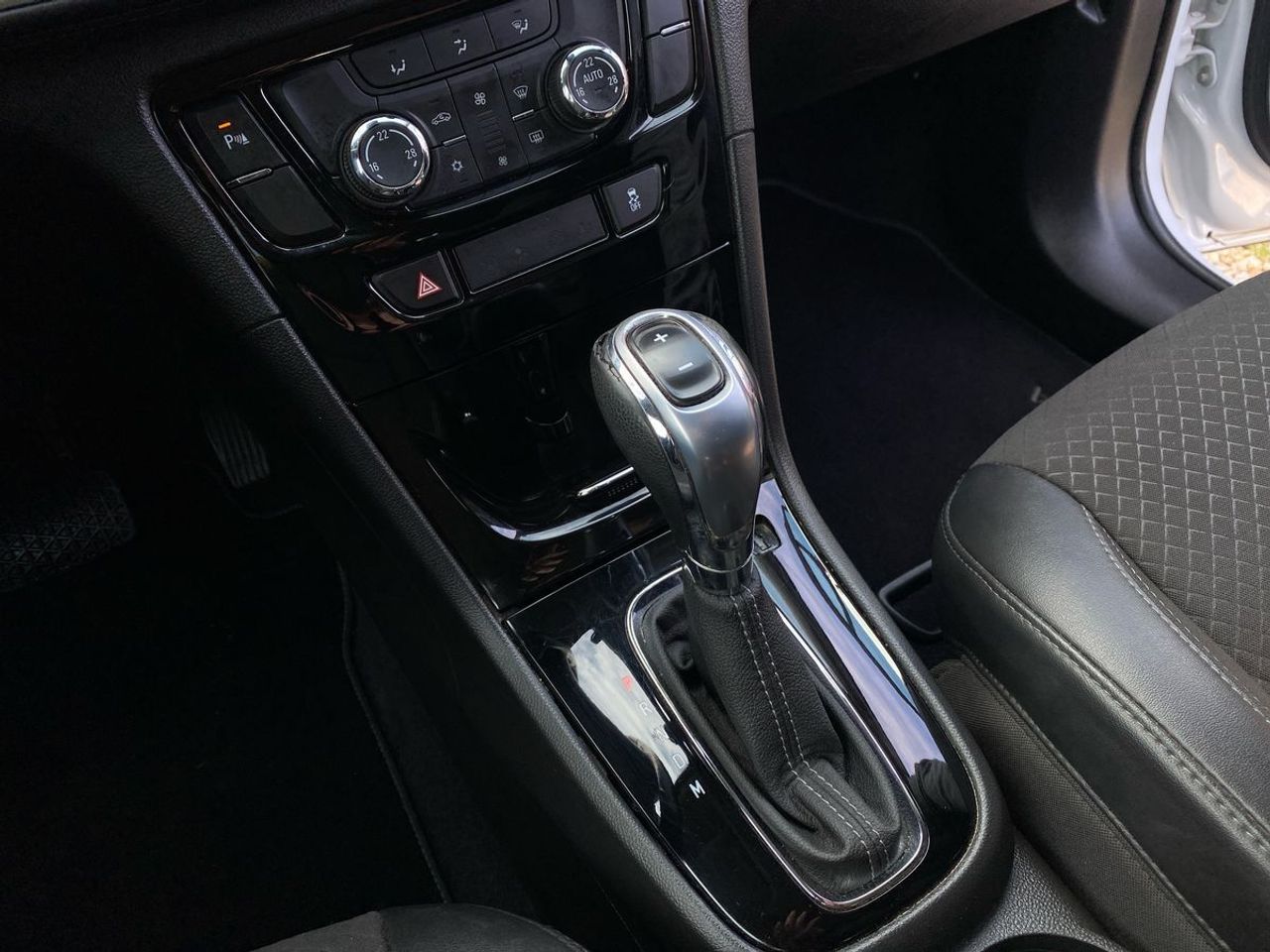 Opel Mokka X  1.4 T 140 CV 4X2 Excellence Auto - Foto 13