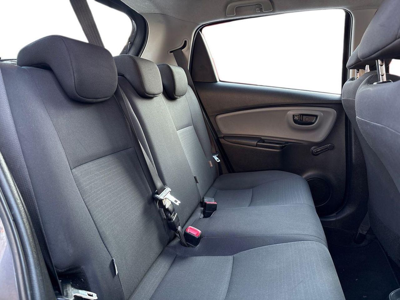 Toyota Yaris 1.0 VVT-i City - Foto 18