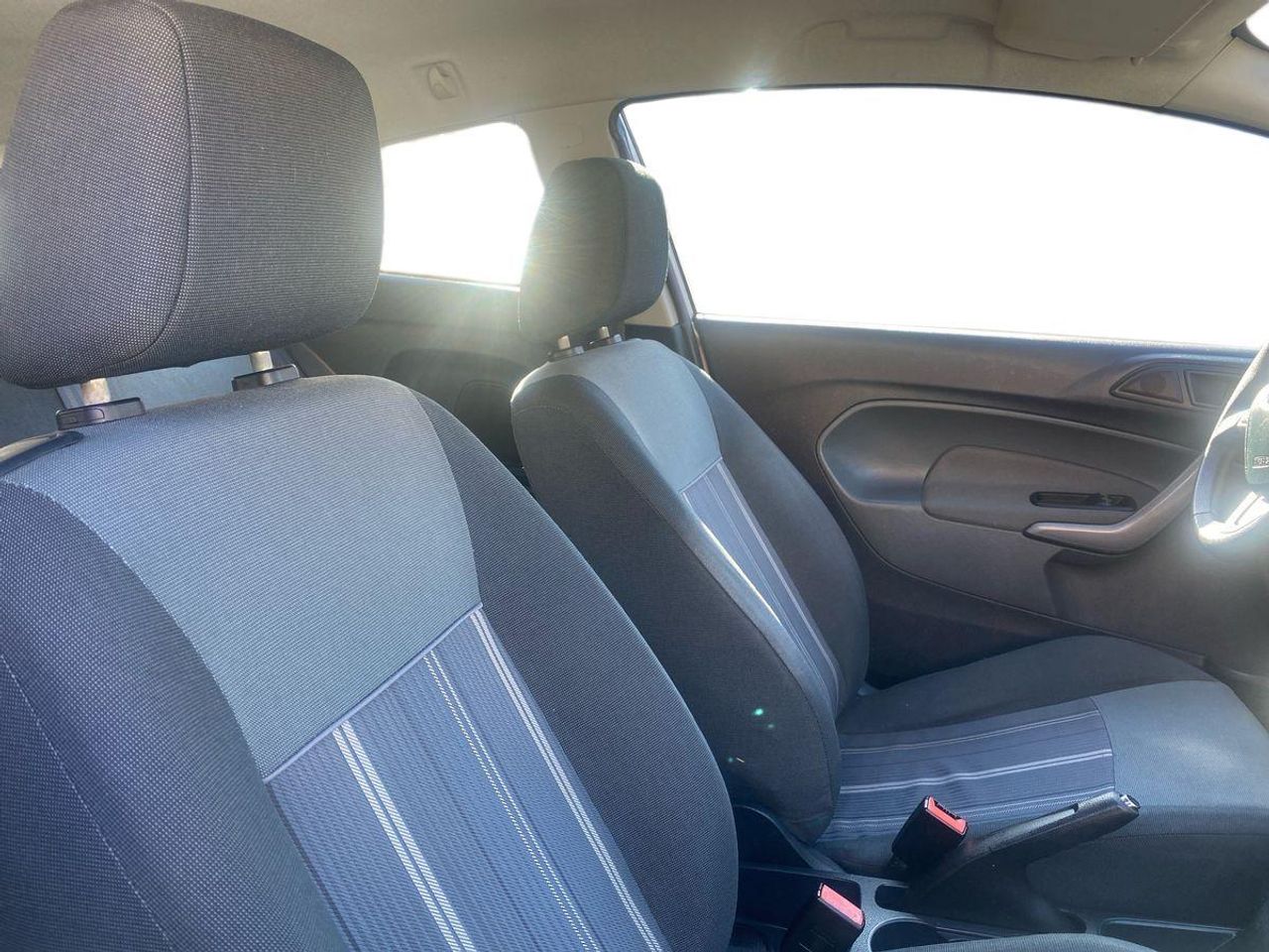 Ford Fiesta 1.4 TDCI Ambiente - Foto 17