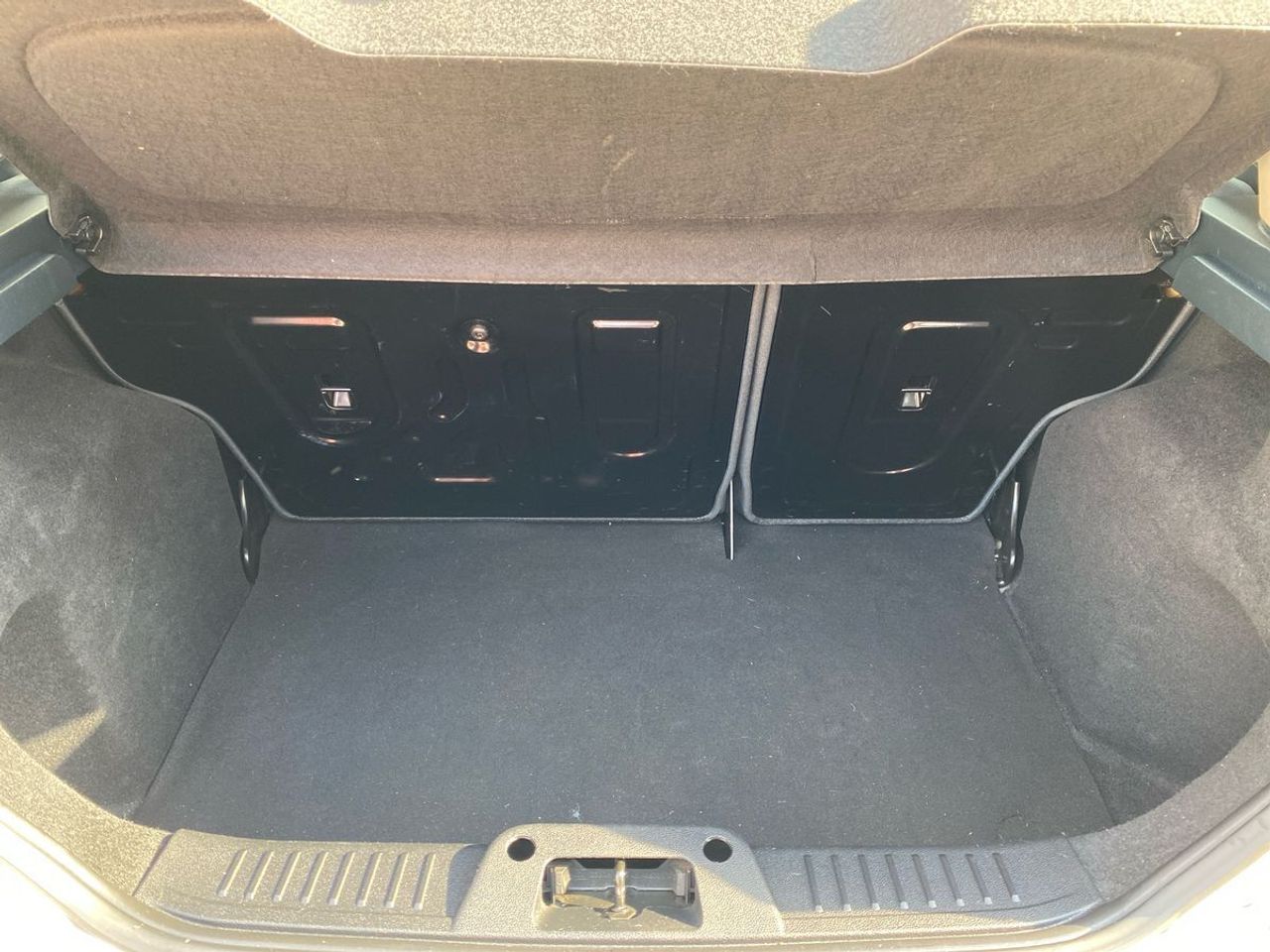 Ford Fiesta 1.4 TDCI Ambiente - Foto 19