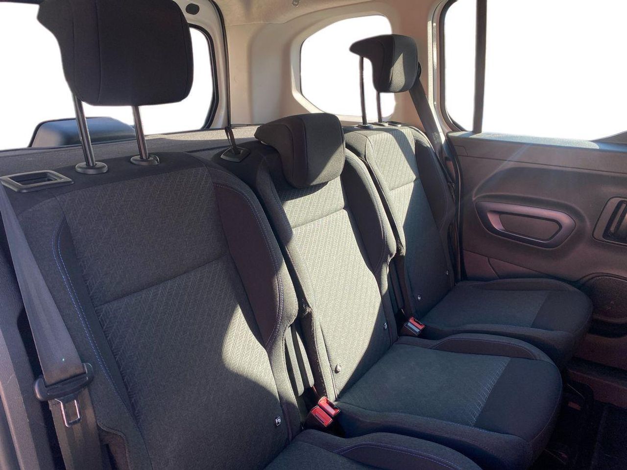 Peugeot Rifter Allure Standard BlueHDi - Foto 18