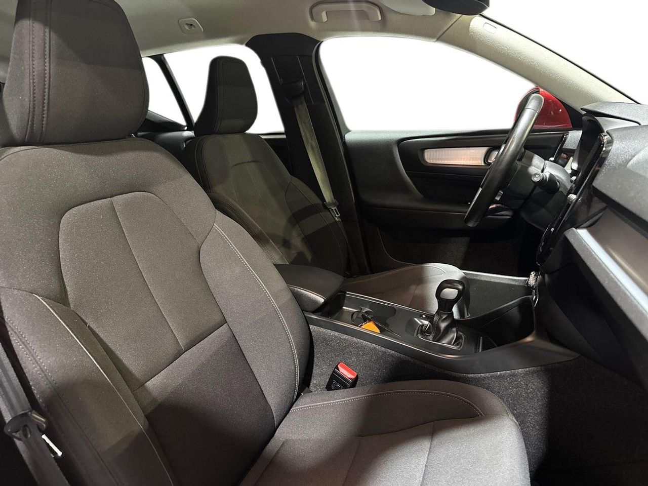 Volvo XC40 Momentum Core T2 - Foto 19