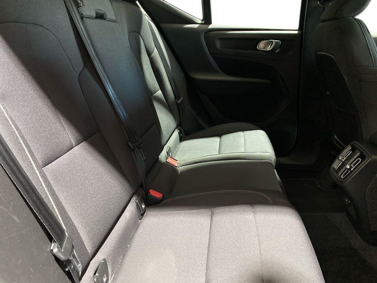 Volvo XC40 Momentum Core T2 - Foto 18