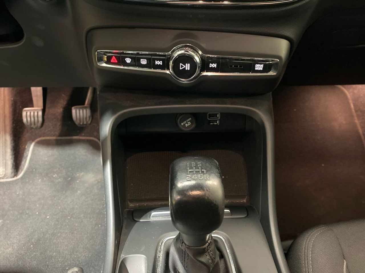 Volvo XC40 Momentum Core T2 - Foto 13
