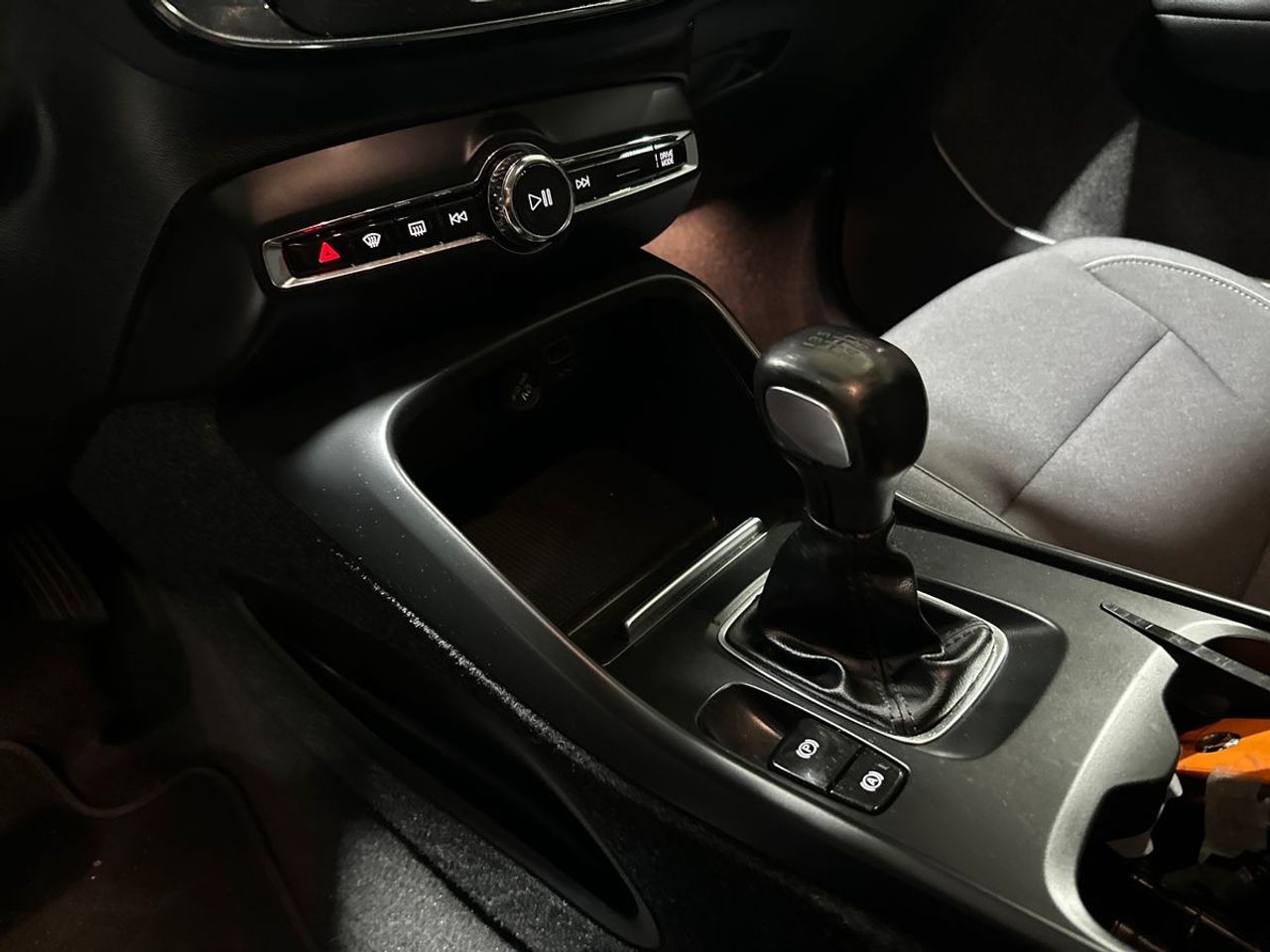 Volvo XC40 Momentum Core T2 - Foto 15