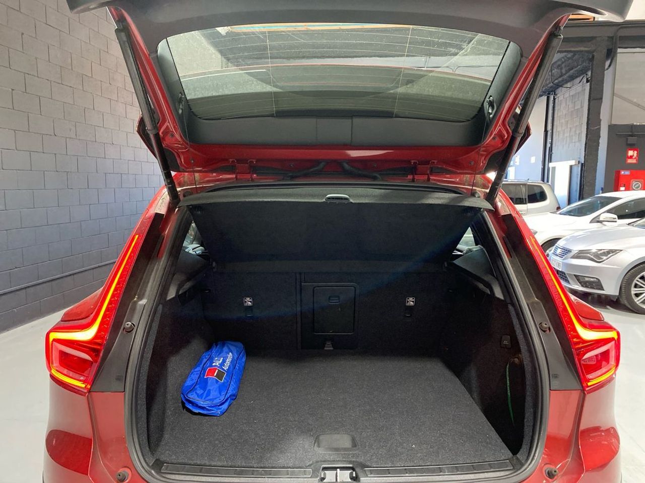 Volvo XC40 Momentum Core T2 - Foto 19